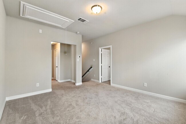 Building Photo - Spacious Home with Resort-Style Amenities