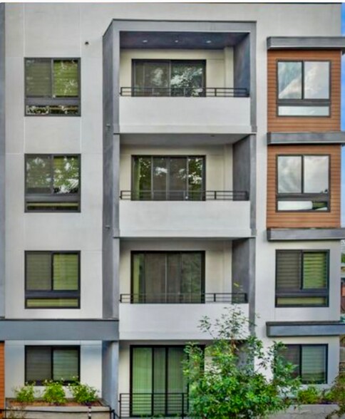 Building Photo - 423 Oak St