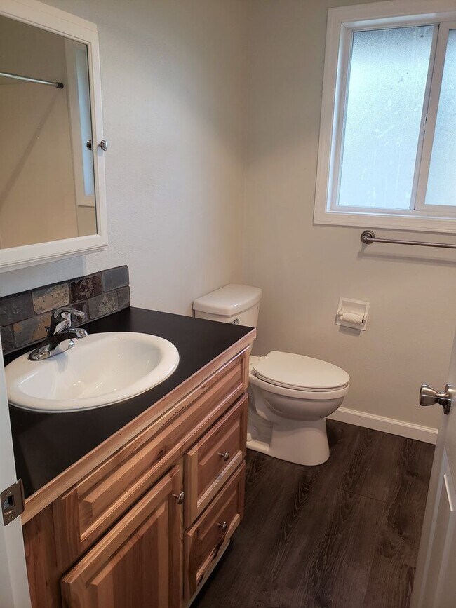 Building Photo - Fully Remodeled 3 Bedroom Townhome! *Move in Special*