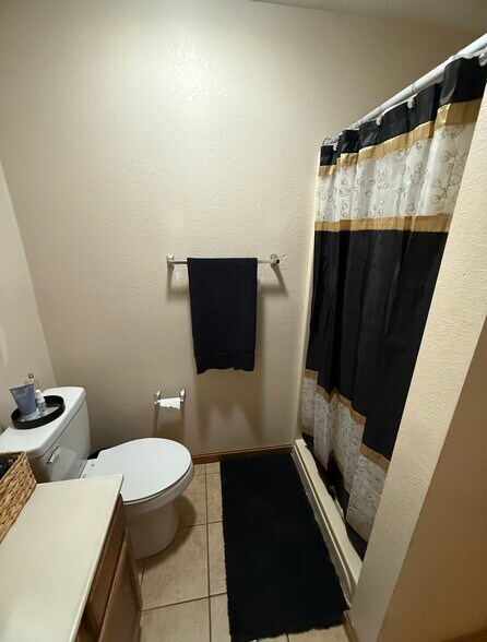 Building Photo - 407 Leffel Ct