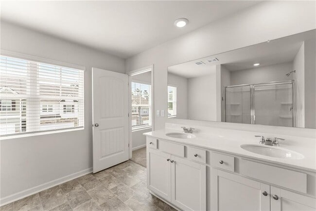 Building Photo - 300 Stoneybrook Dr