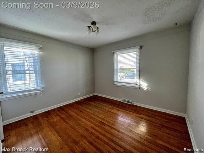 Building Photo - 1824 University St