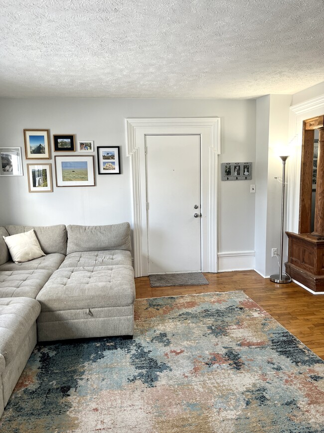 Family room - 2148 Aurelius Road