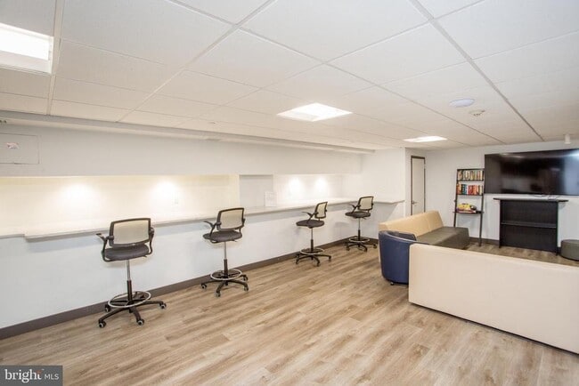 Building Photo - 2101 Chestnut St