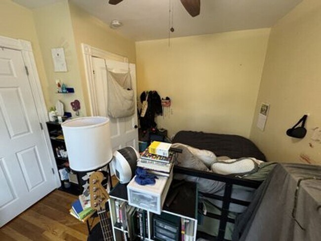 Building Photo - No Brokers Fee, No Last Month Rent, In Unit Washer and Dryer, Recently Renovated Unit.