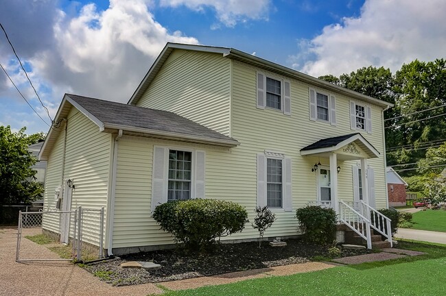 Building Photo - 200 Retreat Ct W