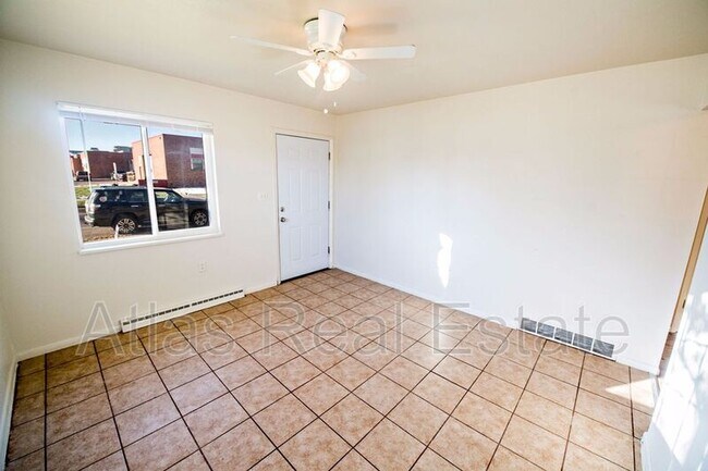 Building Photo - 891 Egbert St