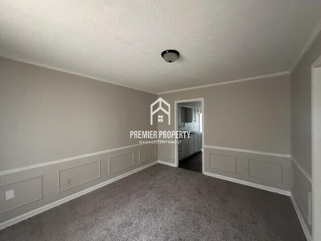 Building Photo - 2777 Chiswood St