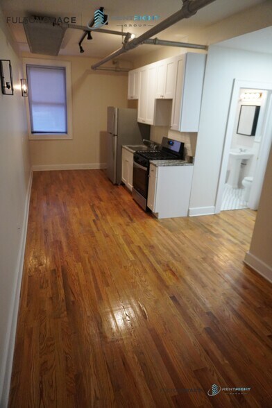 Building Photo - 1700-1710 W Albion