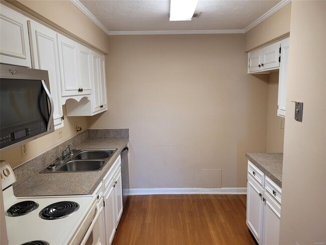 Building Photo - 5918 Carmel Dr