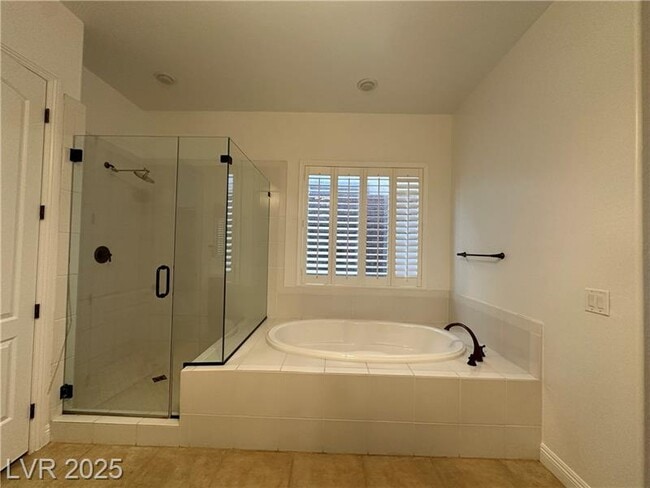 Building Photo - 2321 Martinique Ave