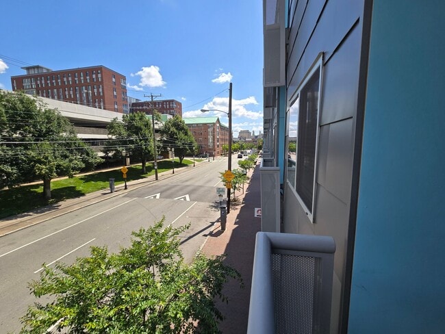 Building Photo - 805 W Cary St