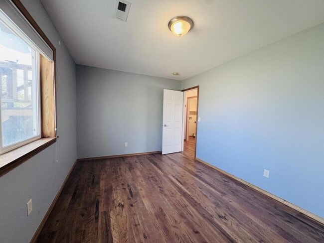 Building Photo - 3280 Strom Dr