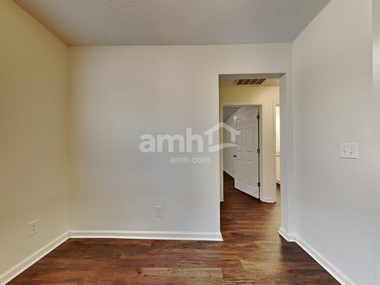 Building Photo - 128 Nandina Wy