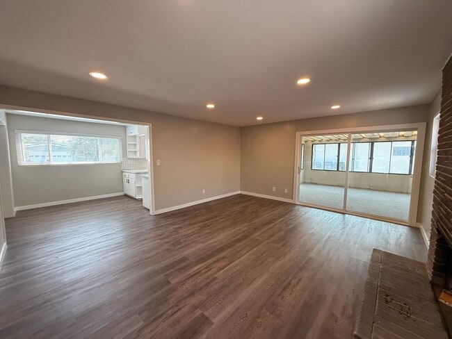 Building Photo - Centrally Located Single Story Updated Home