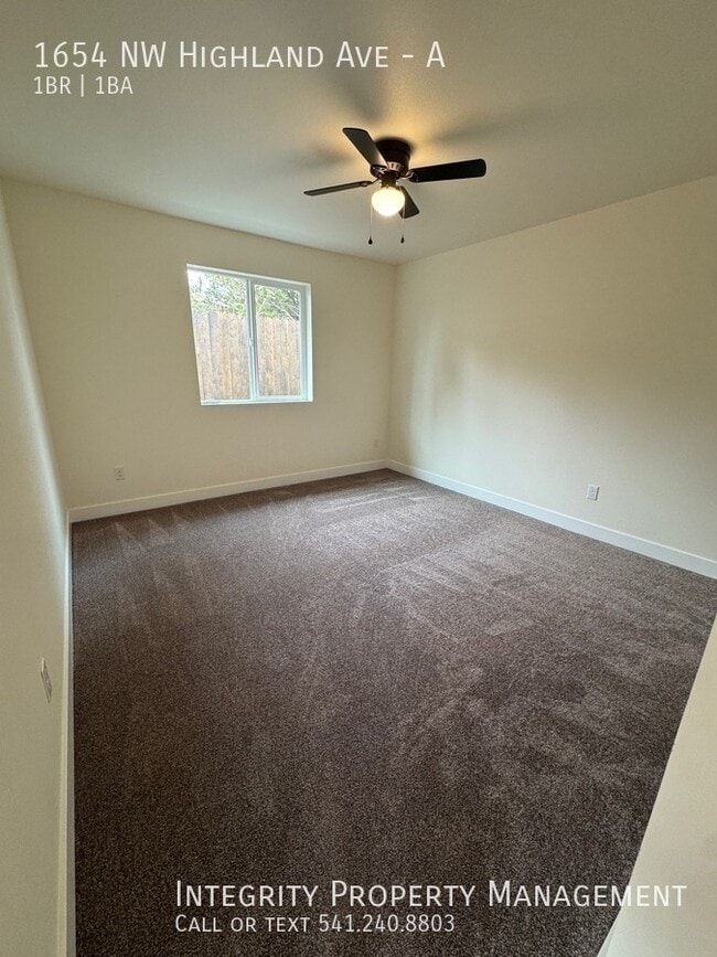 Building Photo - 1654 NW Highland Ave