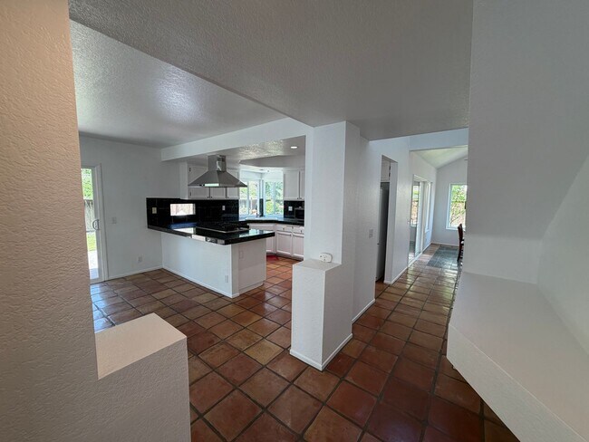 Building Photo - Beautiful 3 bed/3 bath In San Clemente