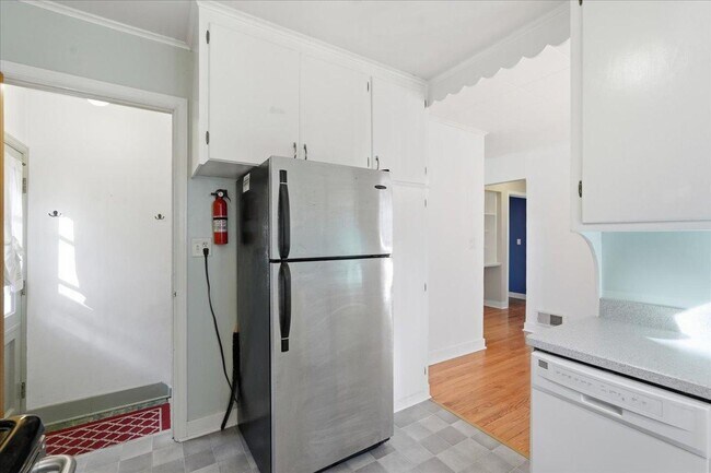 Building Photo - 313 S Midvale Blvd