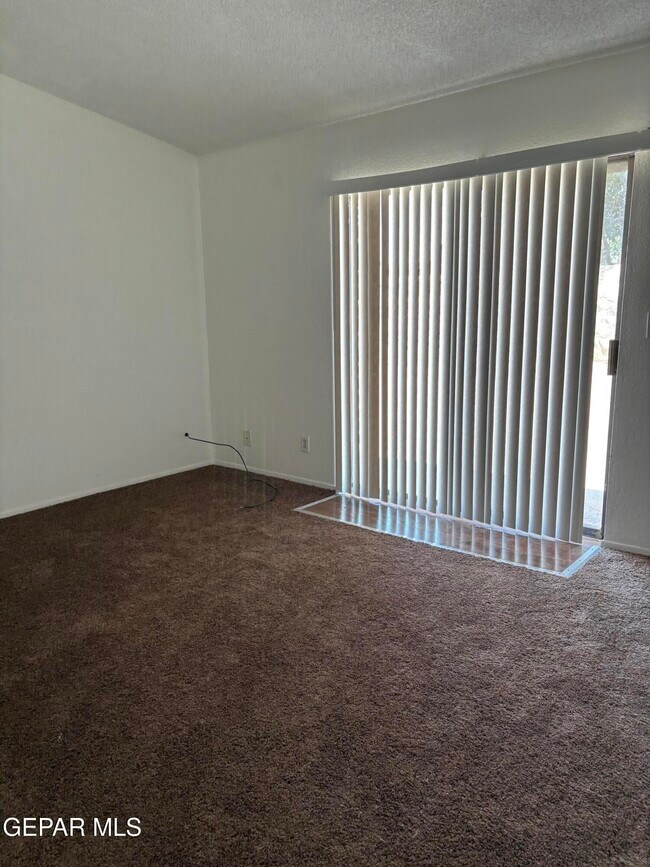 Building Photo - 10905 Highwood Way