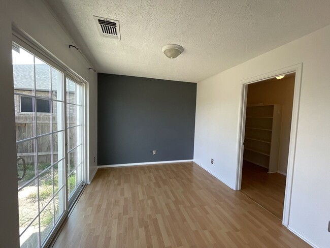 Building Photo - Converse 4 bedroom 2.5 bath 2334 sqft with...