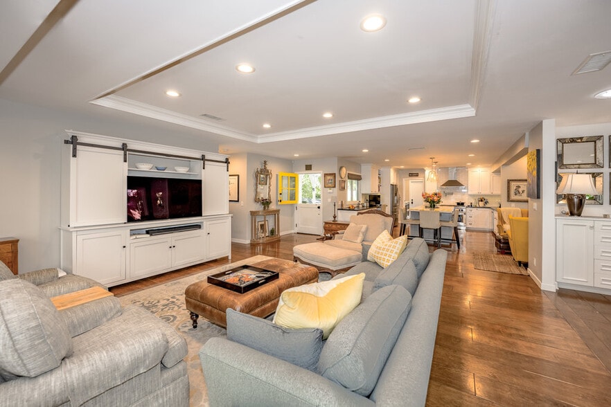 Building Photo - 2152 Grand Oaks Ave