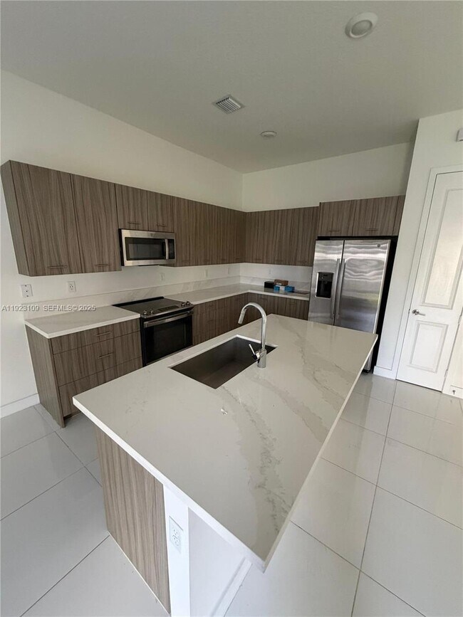 Building Photo - 4398 SW 173rd Ave