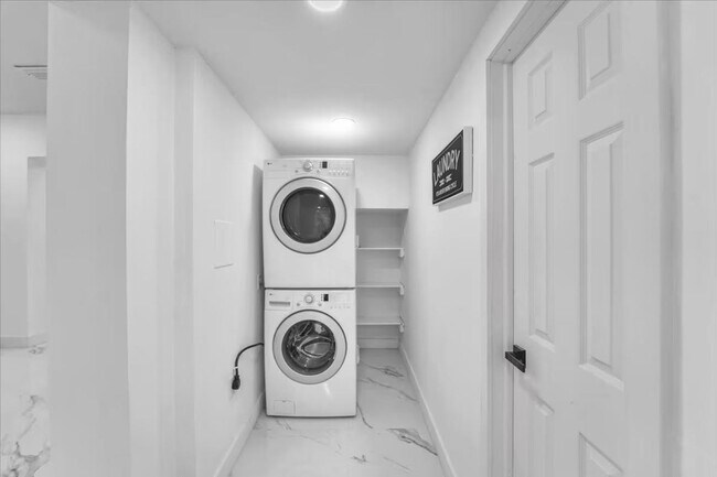 Building Photo - 1208 N 25th Ave