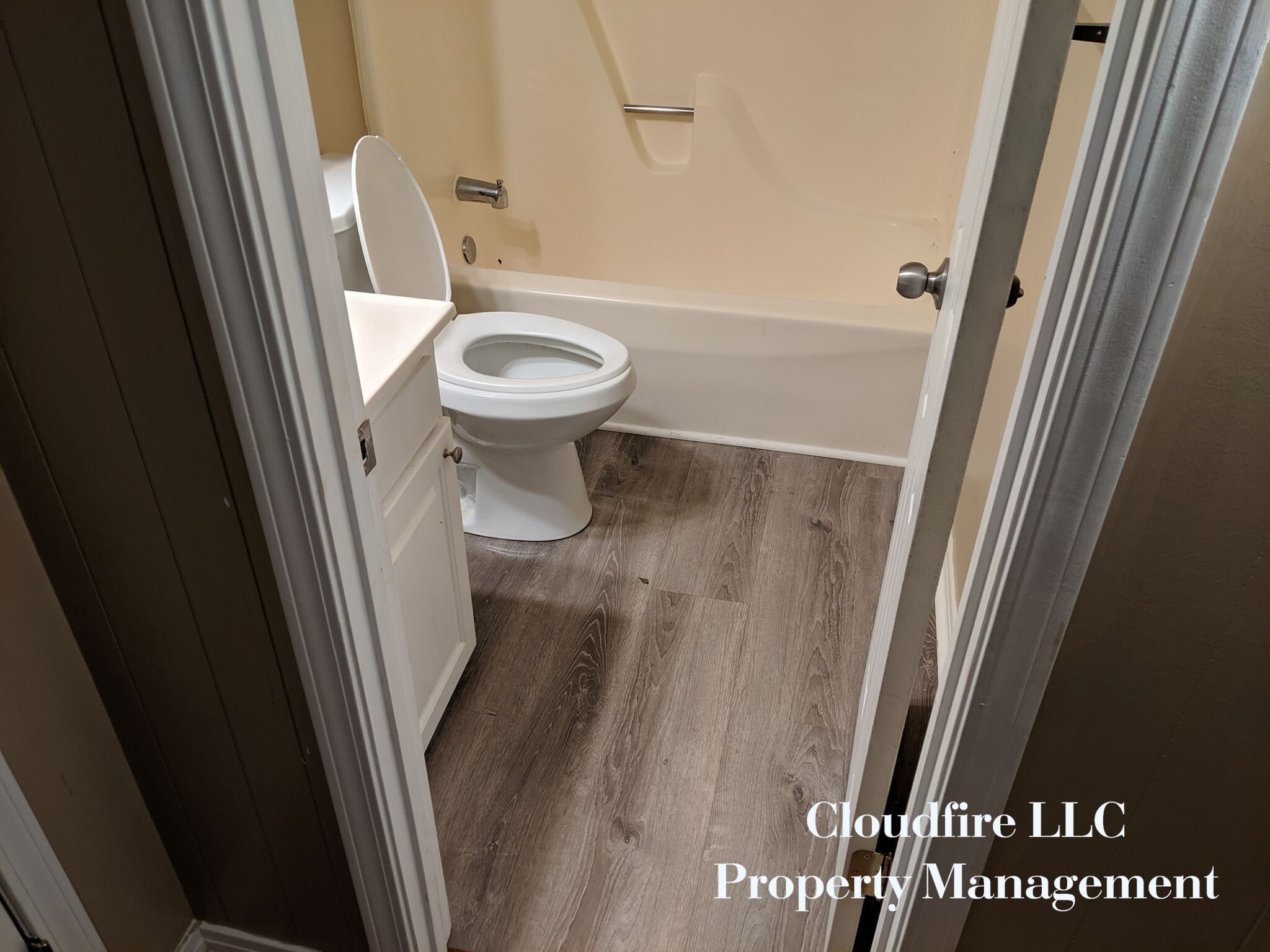 Building Photo - 224 James Cir