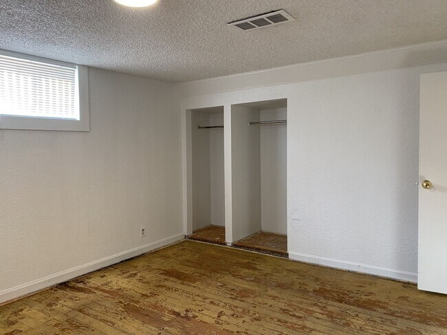 Building Photo - 2 Bed / 2 Bath Home - Close to UNC