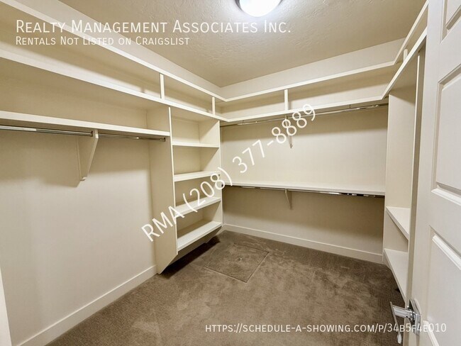 Building Photo - 2552 E Boise Ave