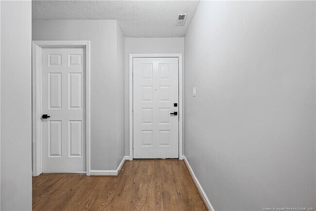 Building Photo - 2105 Wexford Oaks Ct