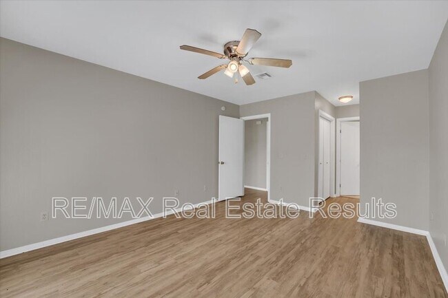 Building Photo - 5 Yates Ln