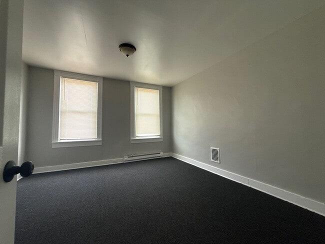 Building Photo - Three Bedroom Home In Baltimore City