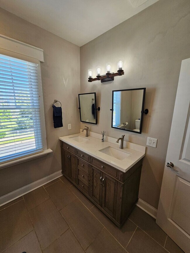 Building Photo - Church Hill Amazing 3 Bedroom 2.5 Bath Home