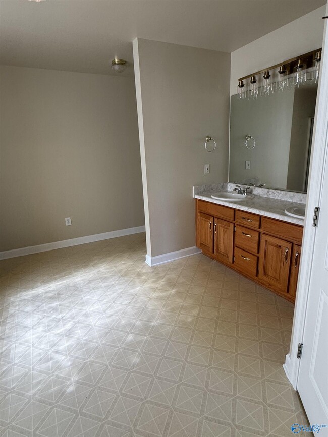 Building Photo - 101 Willowmere Cir