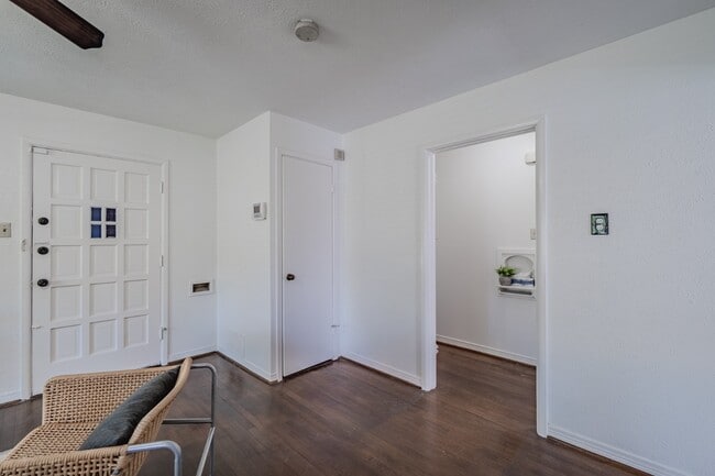 Building Photo - Cozy Forest Hills Retreat in East Dallas