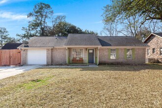 Building Photo - Charming and Fully Renovated Brick Ranch