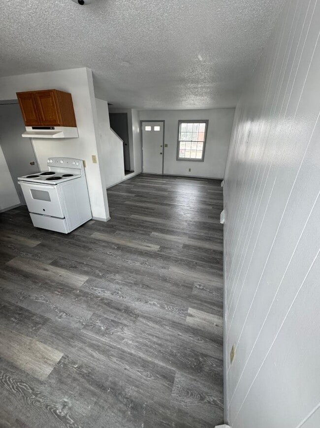 Building Photo - 32-46 Manor Drive - 44