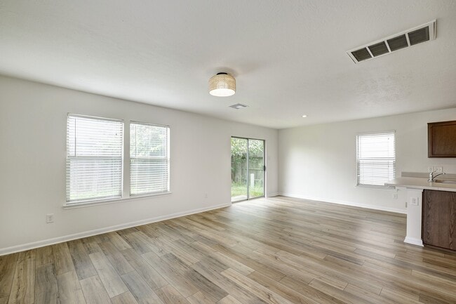 Building Photo - 19030 Bee Line Ct