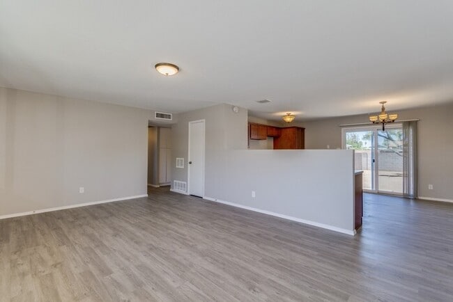 Building Photo - ? Newly Remodeled! 3-Bed/2-Bath in North P...