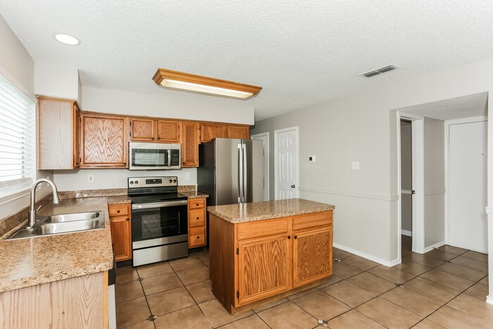 Building Photo - 6602 Pecanwood Dr