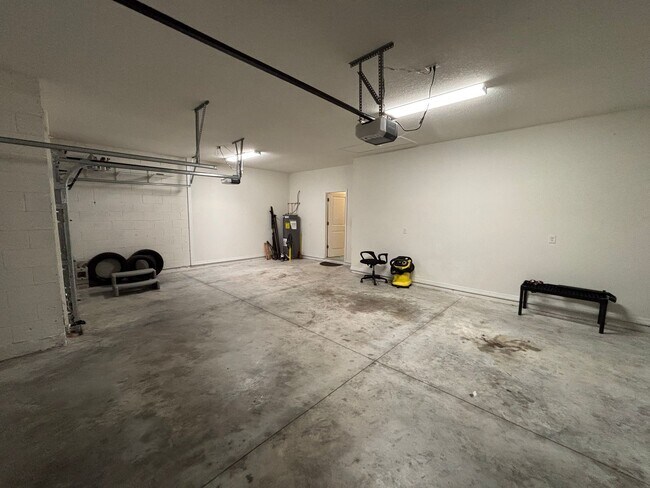 Building Photo - Large home in central Ocala location - Won't last