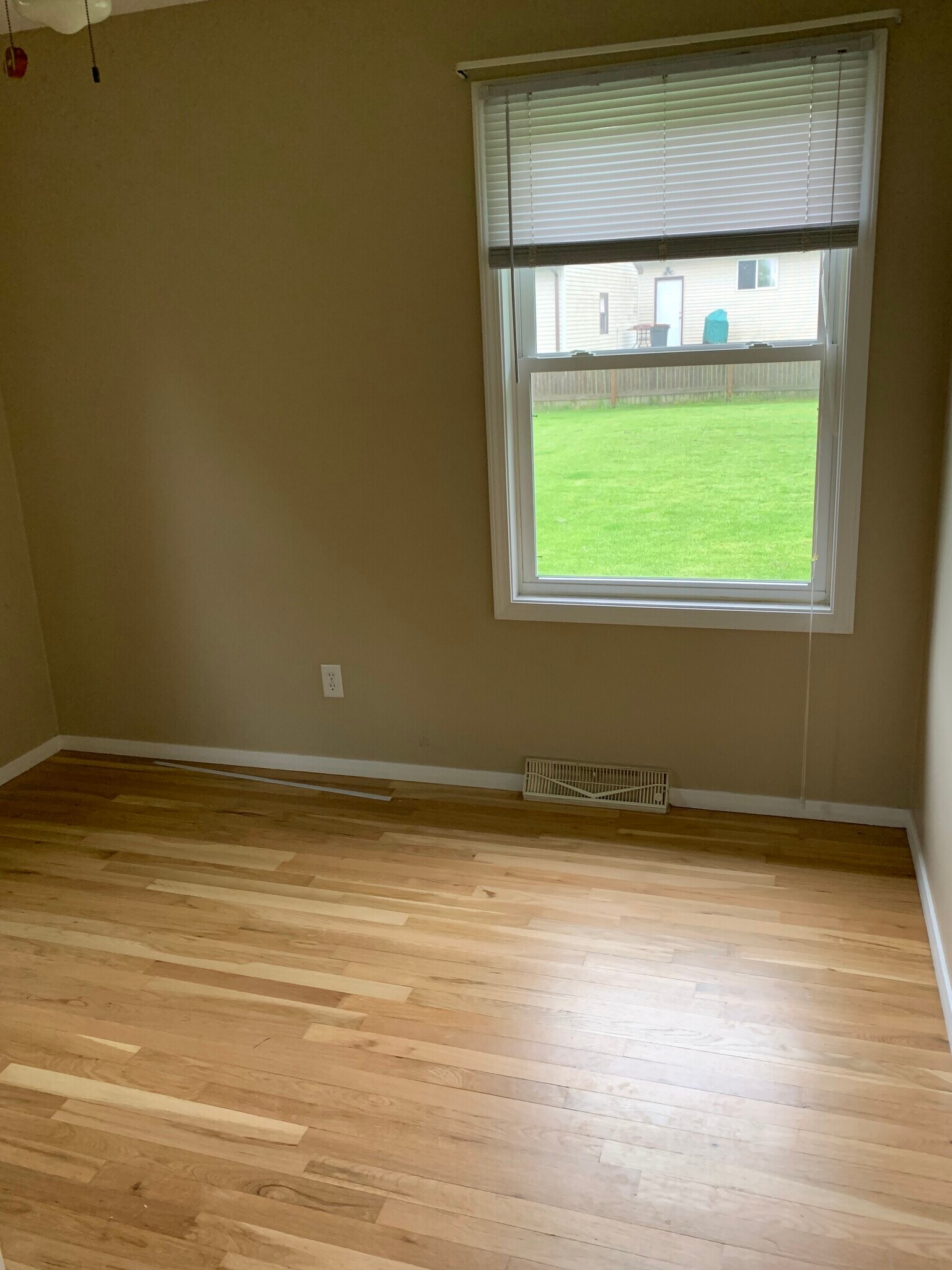 Building Photo - 2125 Hollywood Blvd