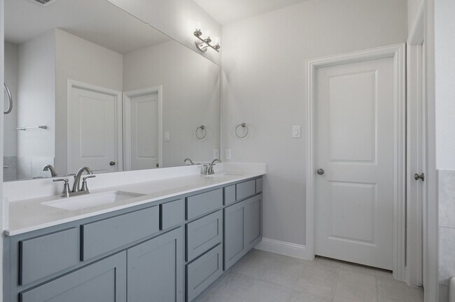 Building Photo - 1224 Redcoat Dr