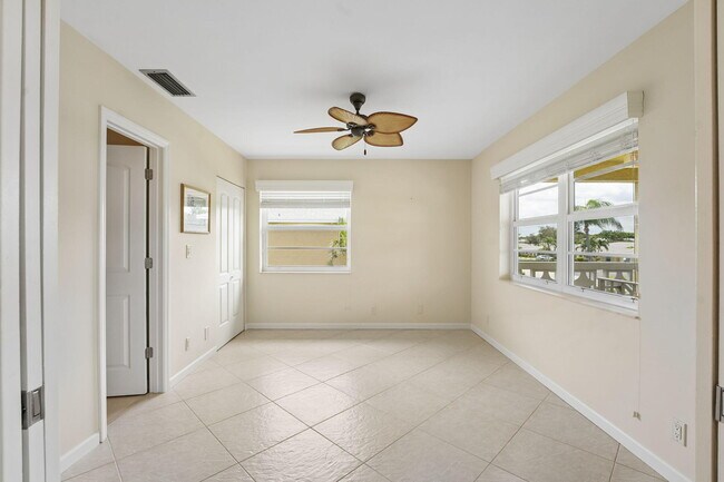 Building Photo - 1080 Mahogany Way