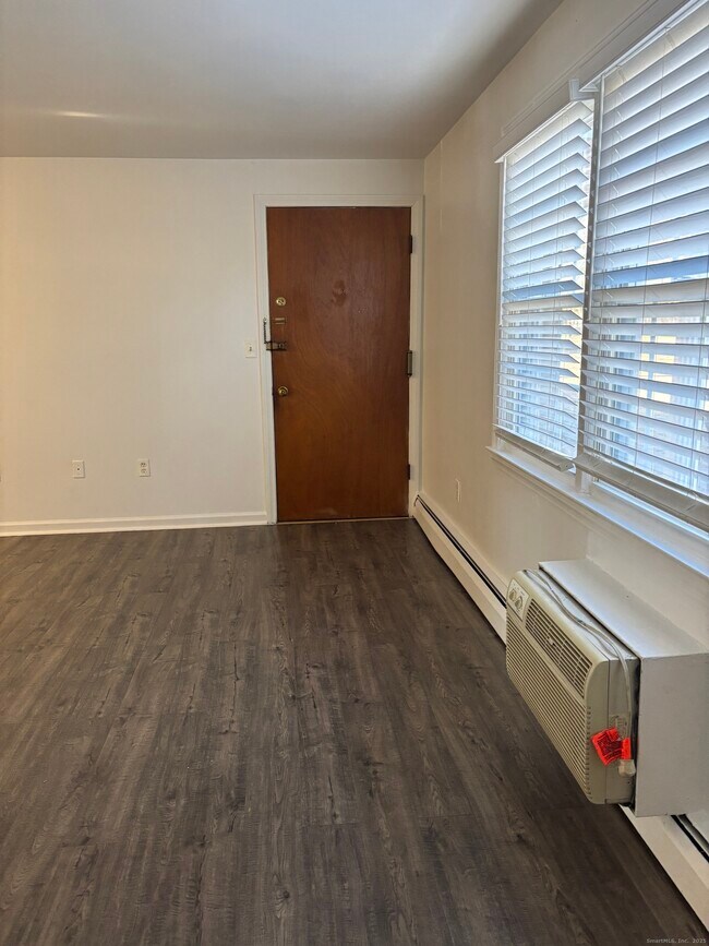 Building Photo - 49 Grandview Dr