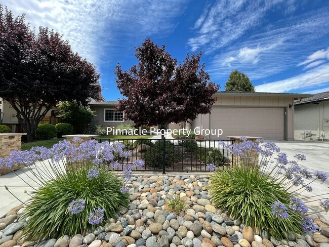 Building Photo - 4237 Haines Ave