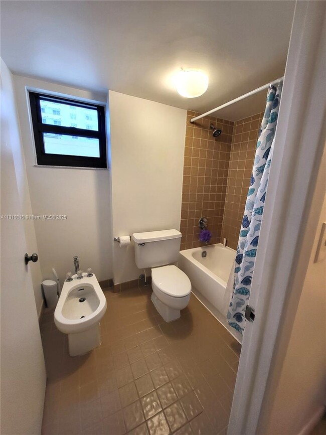 Building Photo - 1623 Collins Ave