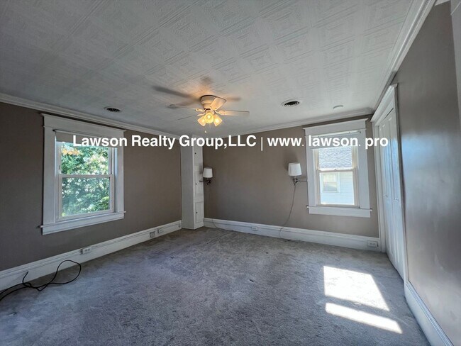 Building Photo - Charming Grandin Court House with Detached Garage and In Law Suite