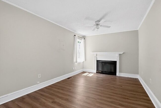 Building Photo - 3BD/2BA Single Family Home on Large Lot!